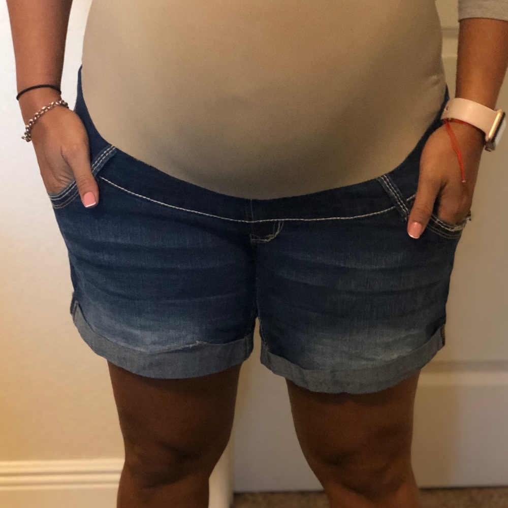 Maternity shorts